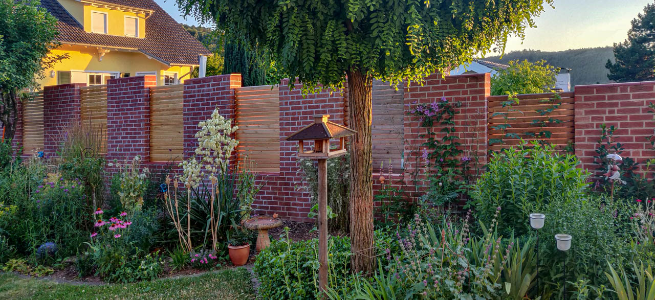 Rubinrot Sichtschutz Gartenmauer