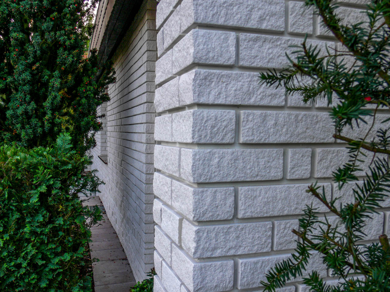 Fassade Kalksandsteinriemchen bruchrauh